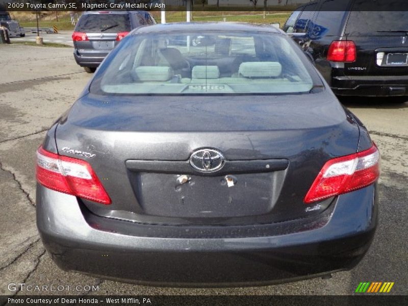 Magnetic Gray Metallic / Ash 2009 Toyota Camry SE