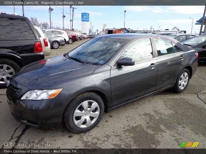 Magnetic Gray Metallic / Ash 2009 Toyota Camry SE