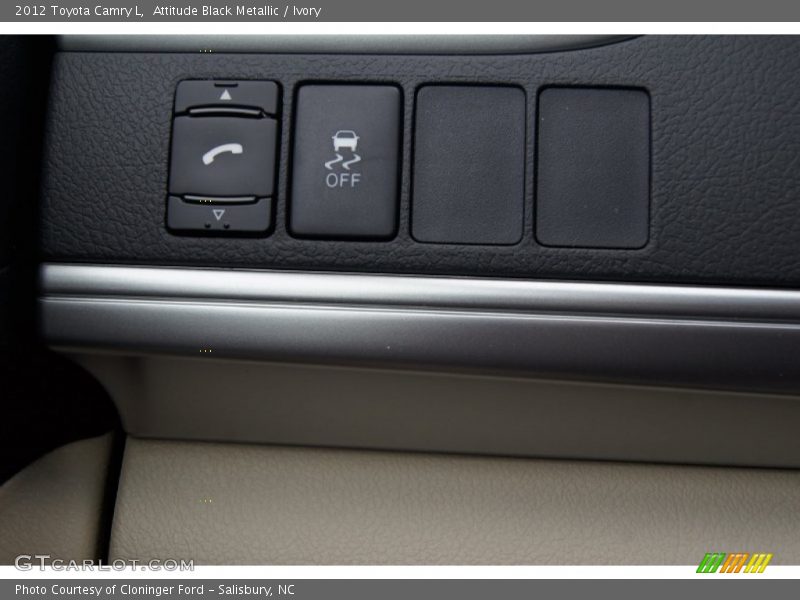 Attitude Black Metallic / Ivory 2012 Toyota Camry L