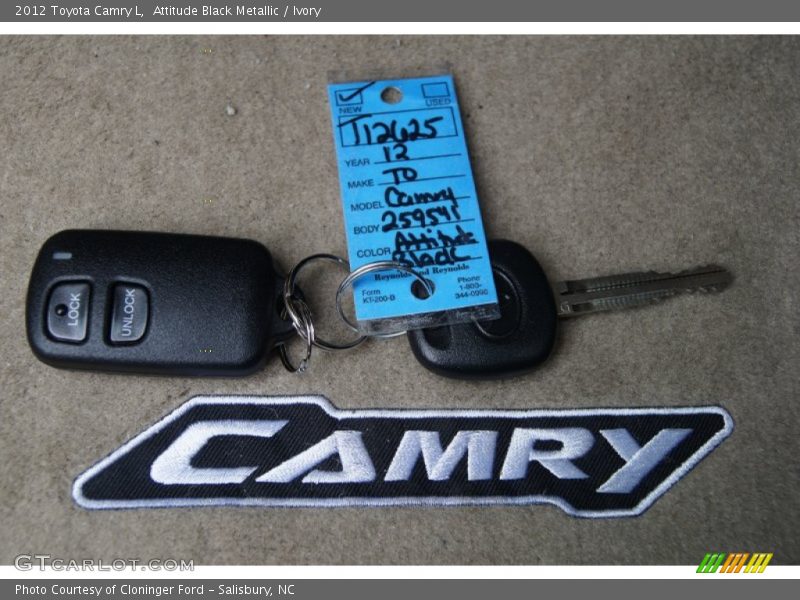 Attitude Black Metallic / Ivory 2012 Toyota Camry L