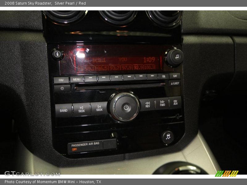 Silver Pearl / Red 2008 Saturn Sky Roadster