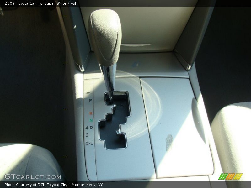 Super White / Ash 2009 Toyota Camry