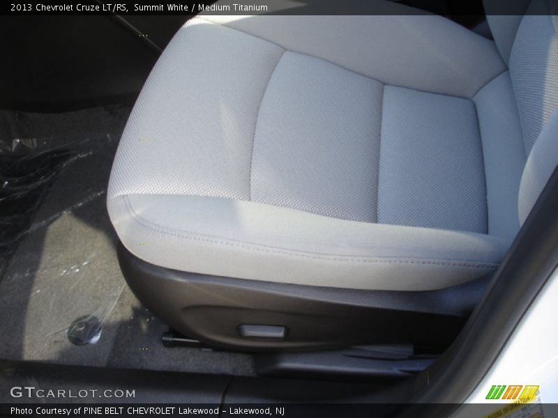Summit White / Medium Titanium 2013 Chevrolet Cruze LT/RS