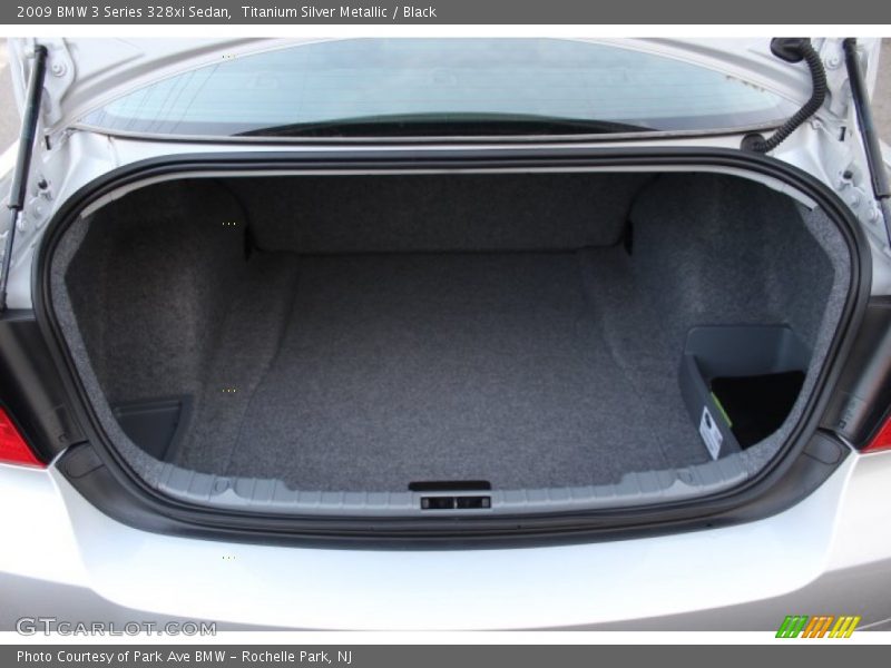  2009 3 Series 328xi Sedan Trunk