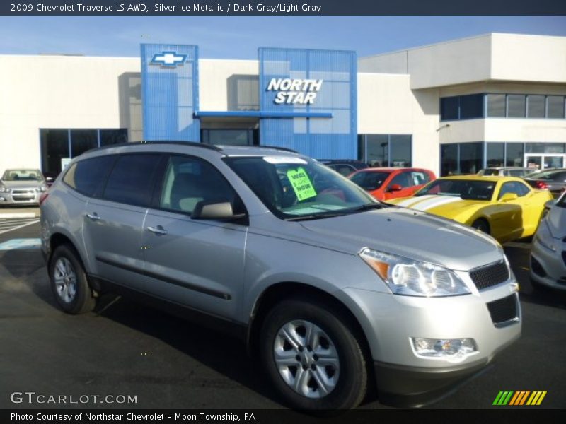 Silver Ice Metallic / Dark Gray/Light Gray 2009 Chevrolet Traverse LS AWD