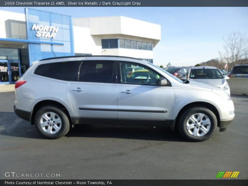 Silver Ice Metallic / Dark Gray/Light Gray 2009 Chevrolet Traverse LS AWD