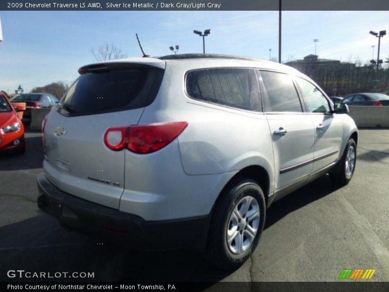 Silver Ice Metallic / Dark Gray/Light Gray 2009 Chevrolet Traverse LS AWD