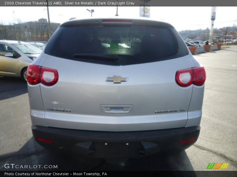 Silver Ice Metallic / Dark Gray/Light Gray 2009 Chevrolet Traverse LS AWD