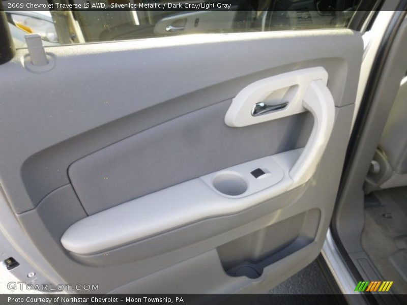 Silver Ice Metallic / Dark Gray/Light Gray 2009 Chevrolet Traverse LS AWD