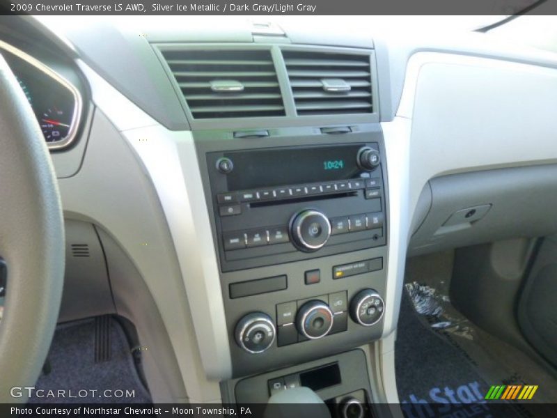 Silver Ice Metallic / Dark Gray/Light Gray 2009 Chevrolet Traverse LS AWD
