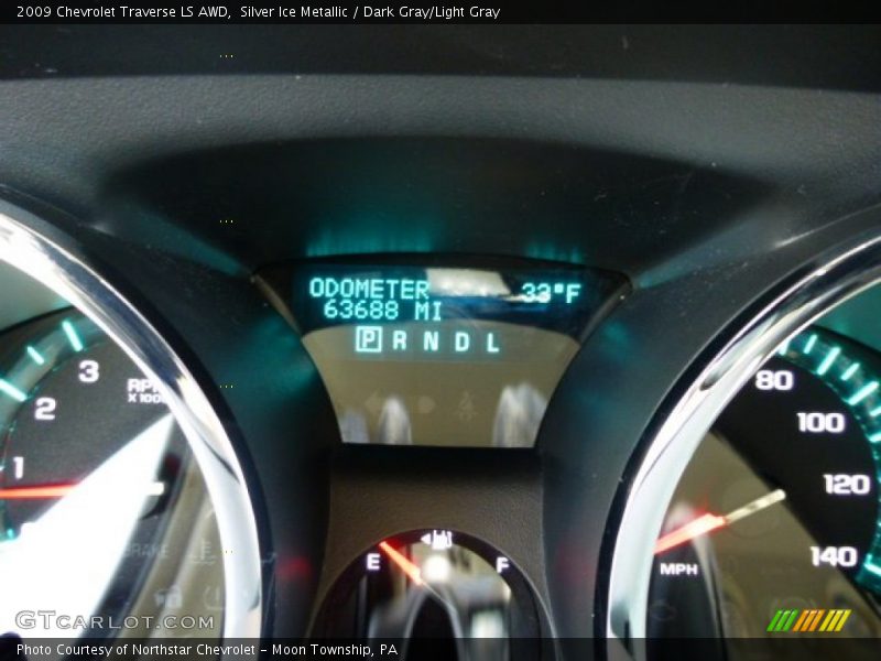 Silver Ice Metallic / Dark Gray/Light Gray 2009 Chevrolet Traverse LS AWD