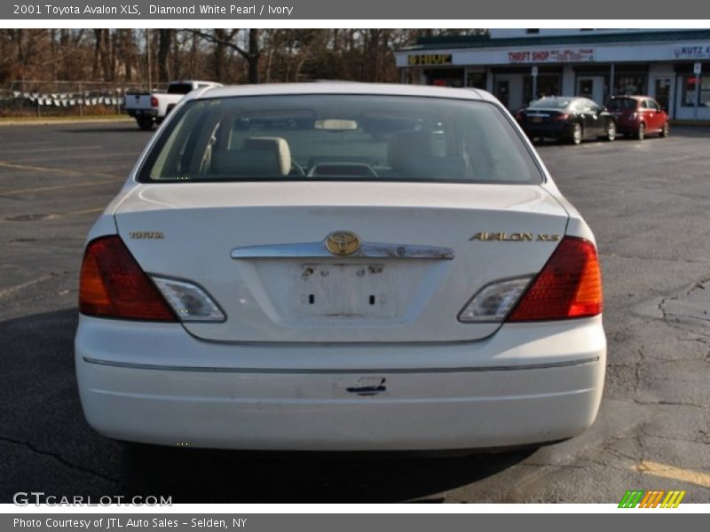 Diamond White Pearl / Ivory 2001 Toyota Avalon XLS