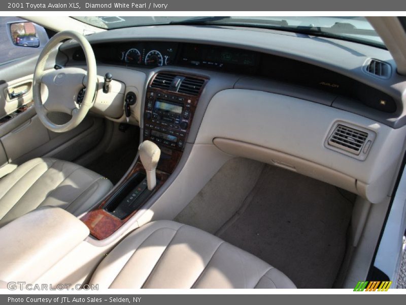 Diamond White Pearl / Ivory 2001 Toyota Avalon XLS