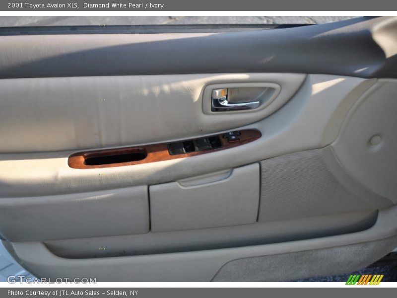 Diamond White Pearl / Ivory 2001 Toyota Avalon XLS