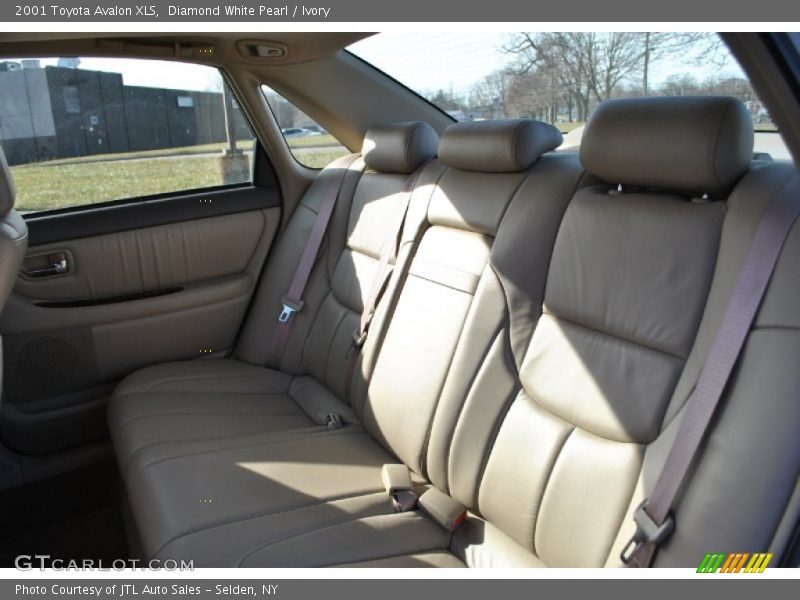 Diamond White Pearl / Ivory 2001 Toyota Avalon XLS