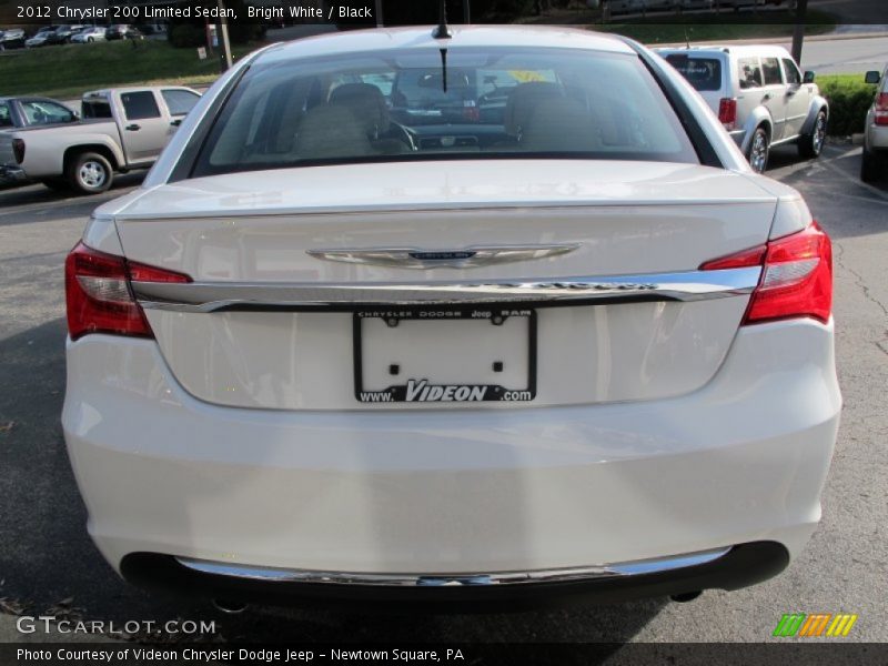 Bright White / Black 2012 Chrysler 200 Limited Sedan