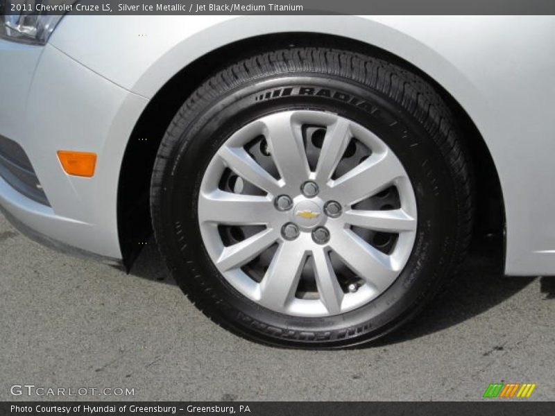 Silver Ice Metallic / Jet Black/Medium Titanium 2011 Chevrolet Cruze LS