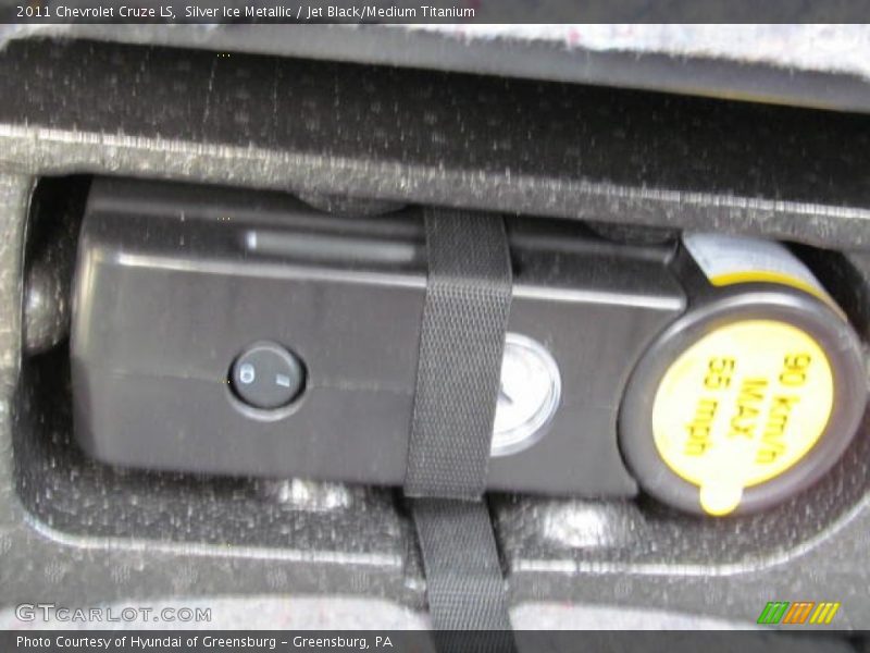 Silver Ice Metallic / Jet Black/Medium Titanium 2011 Chevrolet Cruze LS