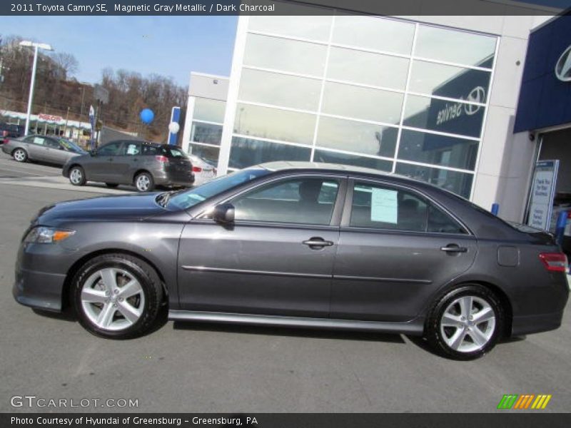 Magnetic Gray Metallic / Dark Charcoal 2011 Toyota Camry SE