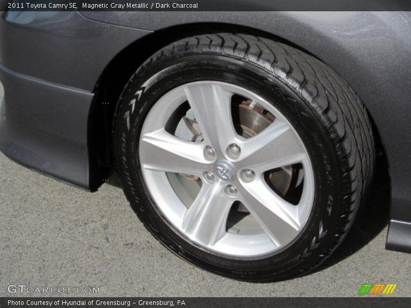 Magnetic Gray Metallic / Dark Charcoal 2011 Toyota Camry SE