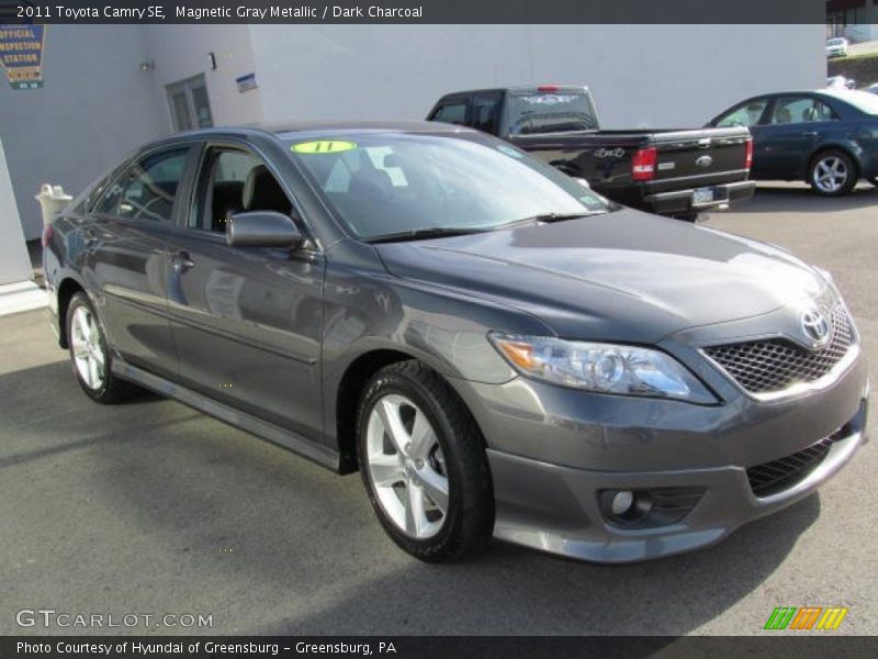Magnetic Gray Metallic / Dark Charcoal 2011 Toyota Camry SE