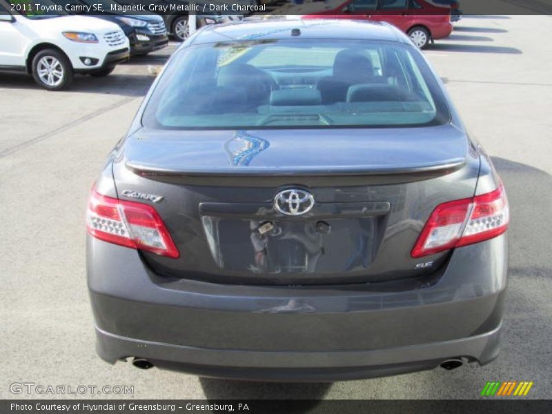 Magnetic Gray Metallic / Dark Charcoal 2011 Toyota Camry SE