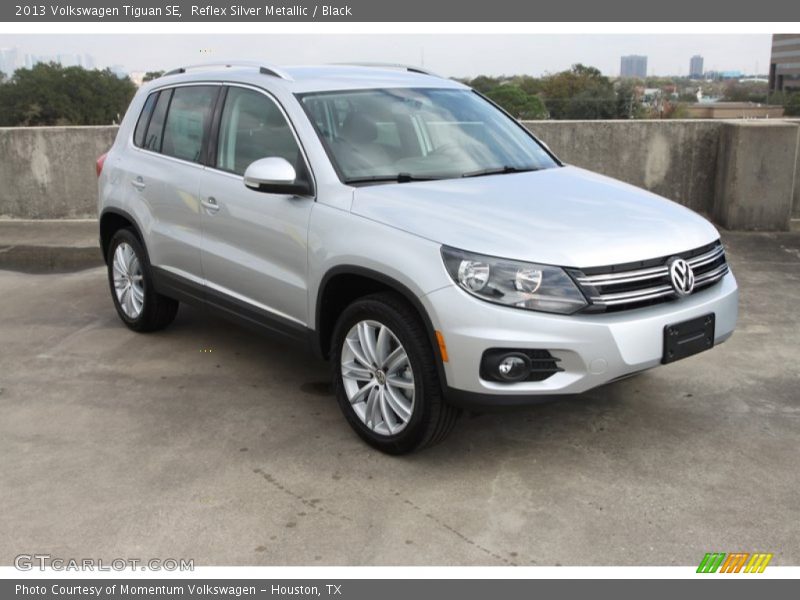 Reflex Silver Metallic / Black 2013 Volkswagen Tiguan SE