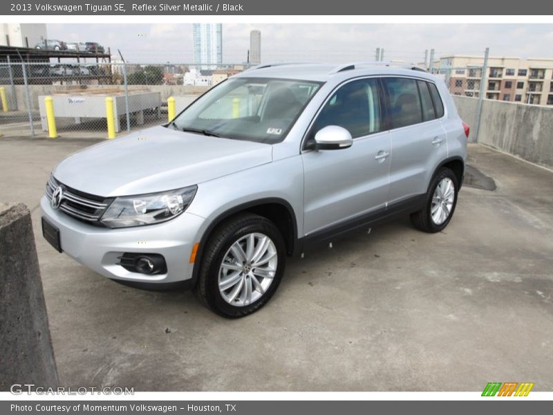 Reflex Silver Metallic / Black 2013 Volkswagen Tiguan SE
