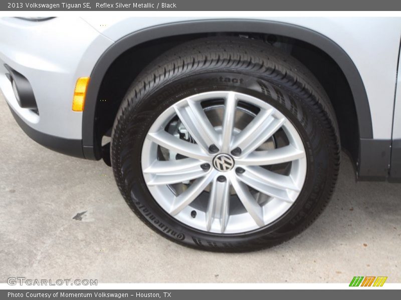 Reflex Silver Metallic / Black 2013 Volkswagen Tiguan SE