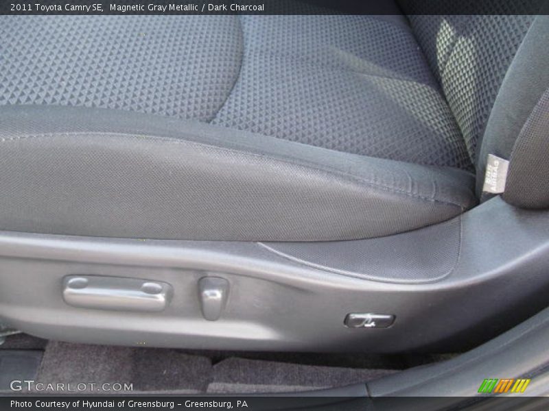 Magnetic Gray Metallic / Dark Charcoal 2011 Toyota Camry SE