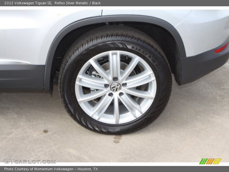 Reflex Silver Metallic / Black 2013 Volkswagen Tiguan SE