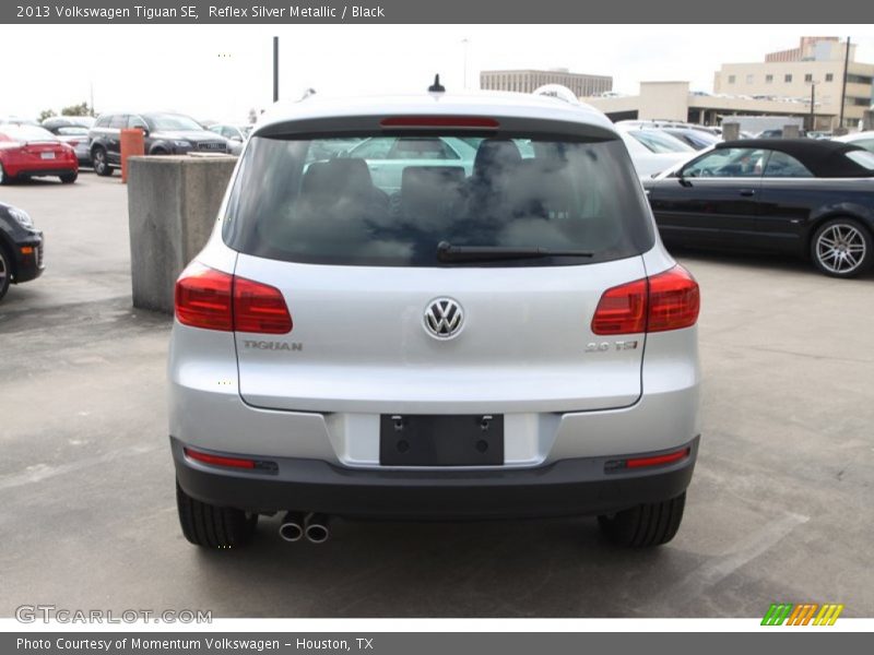 Reflex Silver Metallic / Black 2013 Volkswagen Tiguan SE