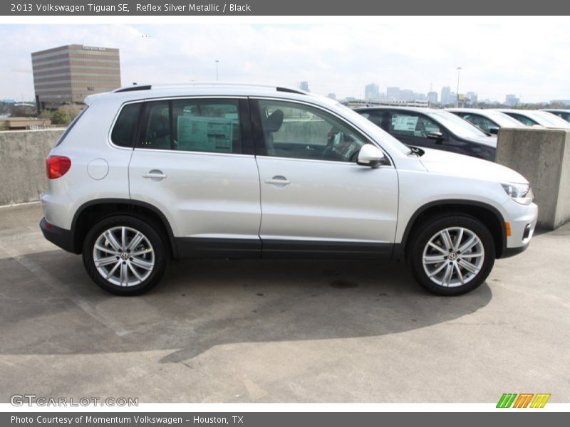 Reflex Silver Metallic / Black 2013 Volkswagen Tiguan SE