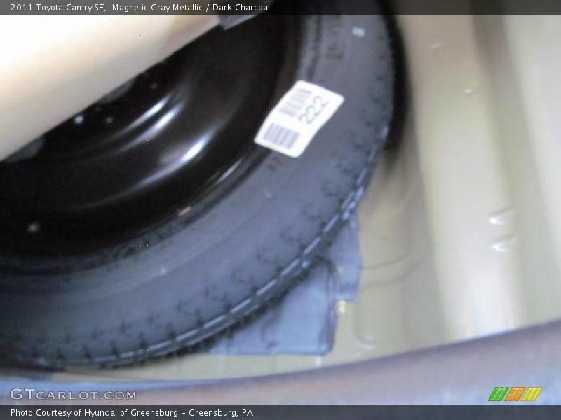 Magnetic Gray Metallic / Dark Charcoal 2011 Toyota Camry SE