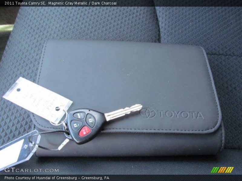Magnetic Gray Metallic / Dark Charcoal 2011 Toyota Camry SE