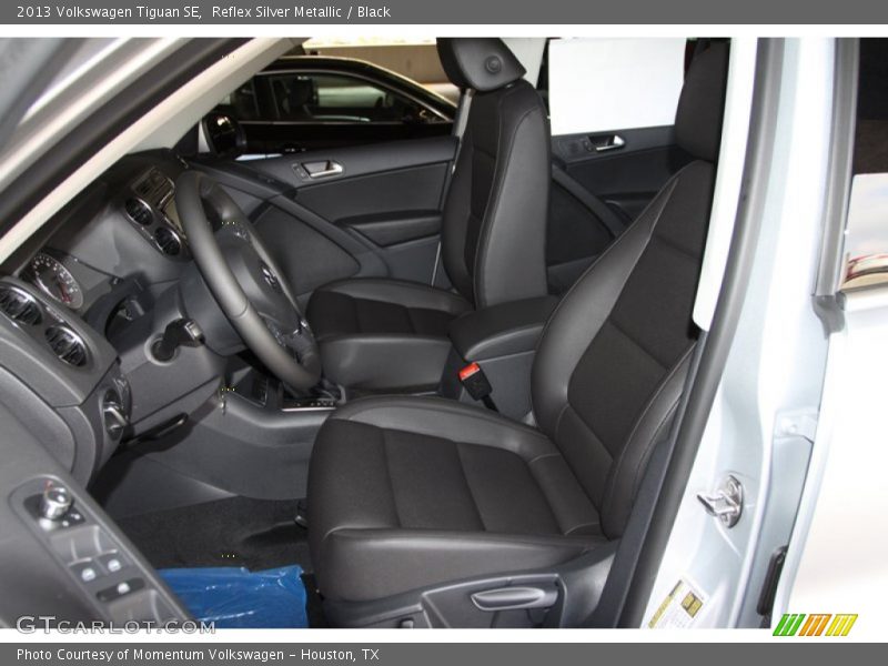 Reflex Silver Metallic / Black 2013 Volkswagen Tiguan SE