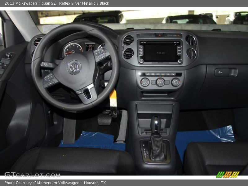 Reflex Silver Metallic / Black 2013 Volkswagen Tiguan SE