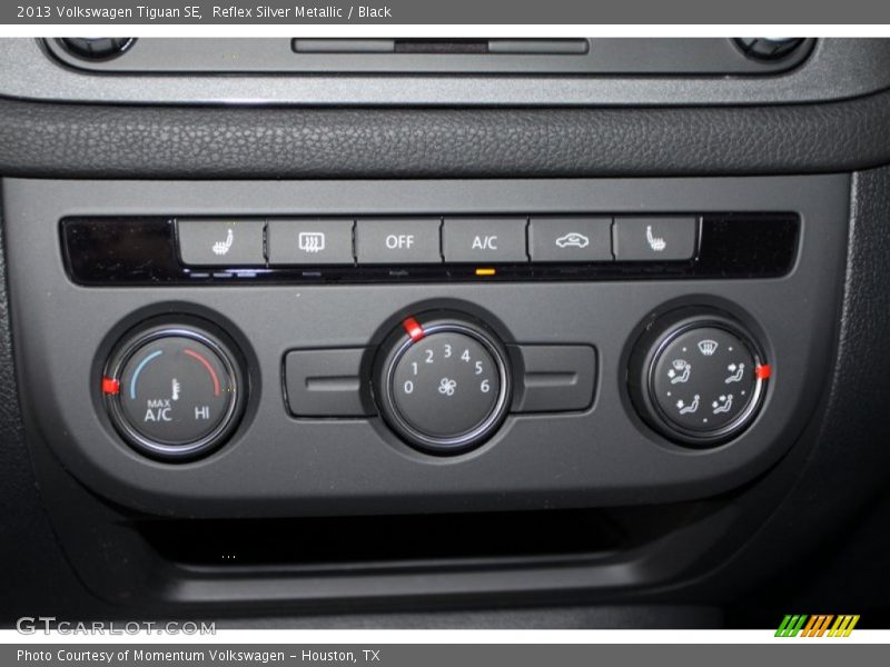 Reflex Silver Metallic / Black 2013 Volkswagen Tiguan SE