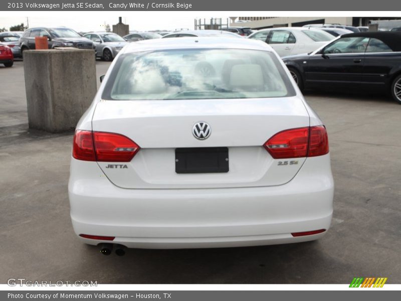 Candy White / Cornsilk Beige 2013 Volkswagen Jetta SE Sedan