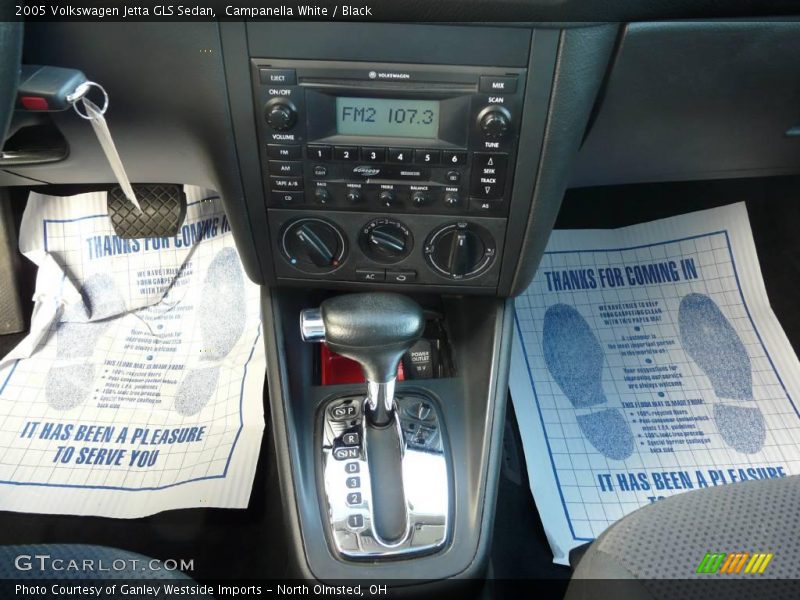 Campanella White / Black 2005 Volkswagen Jetta GLS Sedan