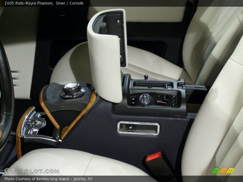 Silver / Cornsilk 2005 Rolls-Royce Phantom