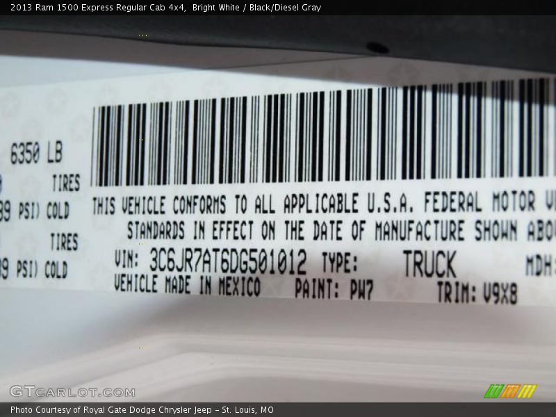 Bright White / Black/Diesel Gray 2013 Ram 1500 Express Regular Cab 4x4