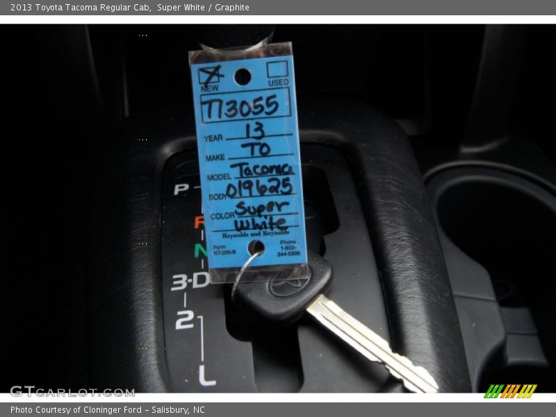 Super White / Graphite 2013 Toyota Tacoma Regular Cab