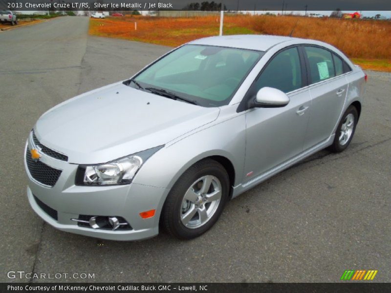Front 3/4 View of 2013 Cruze LT/RS