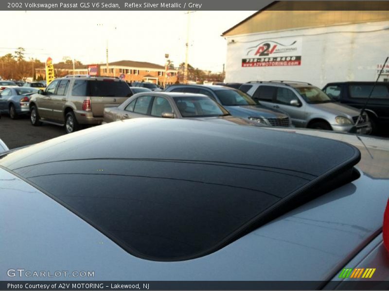 Reflex Silver Metallic / Grey 2002 Volkswagen Passat GLS V6 Sedan