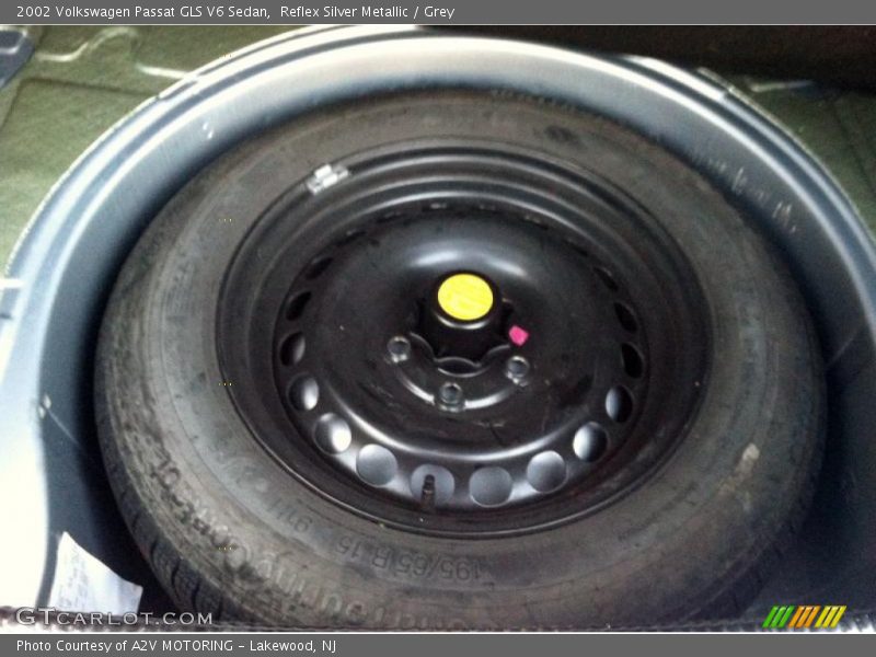 Reflex Silver Metallic / Grey 2002 Volkswagen Passat GLS V6 Sedan