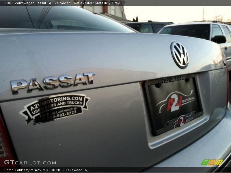 Reflex Silver Metallic / Grey 2002 Volkswagen Passat GLS V6 Sedan