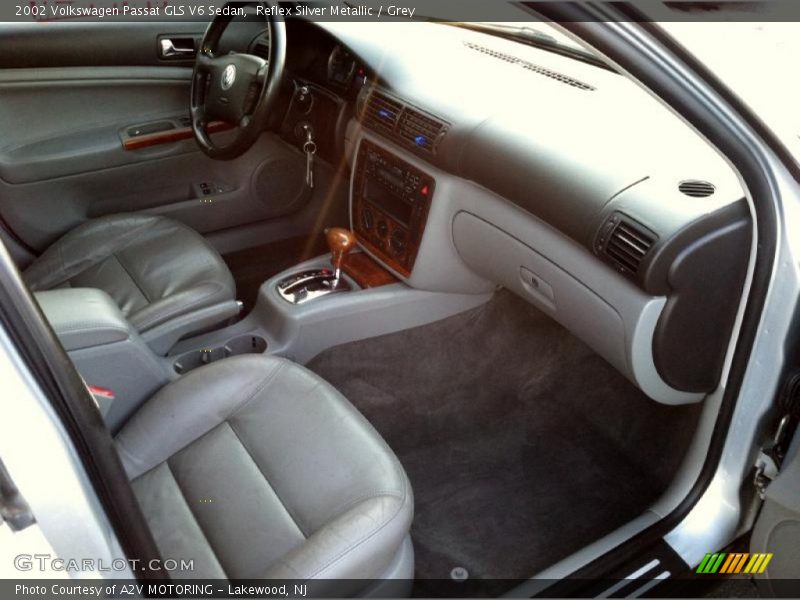 Reflex Silver Metallic / Grey 2002 Volkswagen Passat GLS V6 Sedan