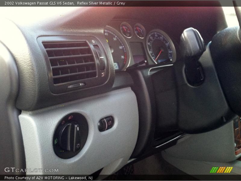 Reflex Silver Metallic / Grey 2002 Volkswagen Passat GLS V6 Sedan