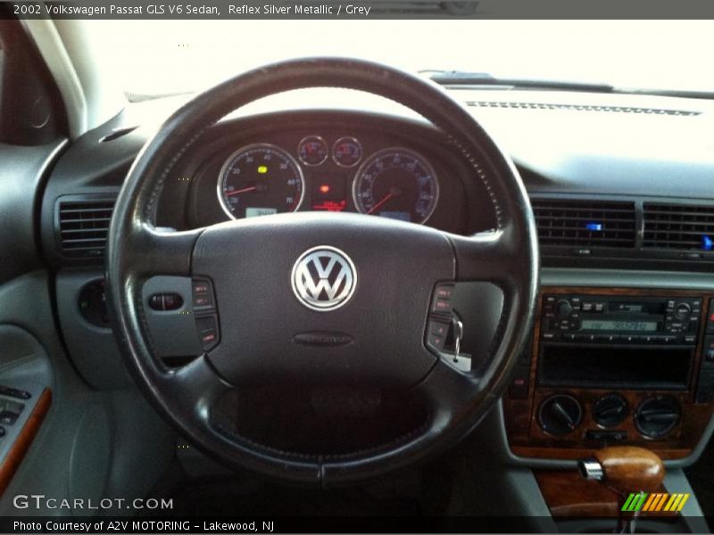 Reflex Silver Metallic / Grey 2002 Volkswagen Passat GLS V6 Sedan